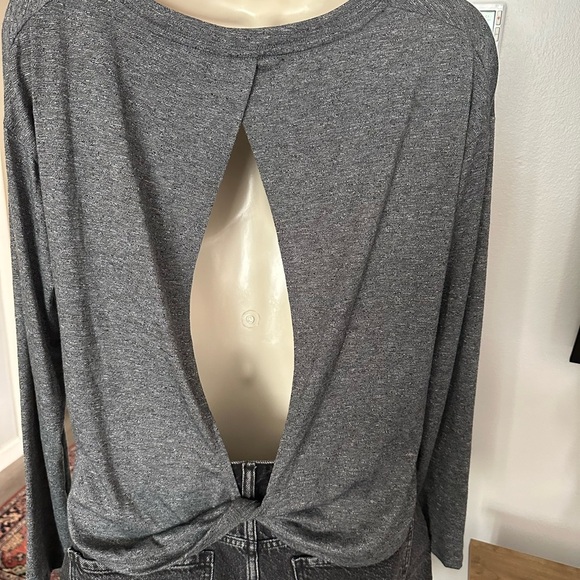 Athleta Women's Gray Top size small - Picture 3 of 10